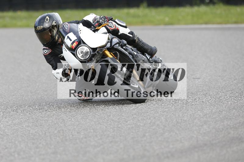 Archiv-2025/53 16.09.2025 Track Day Domi Aegerter ADR/Gruppe rot/1